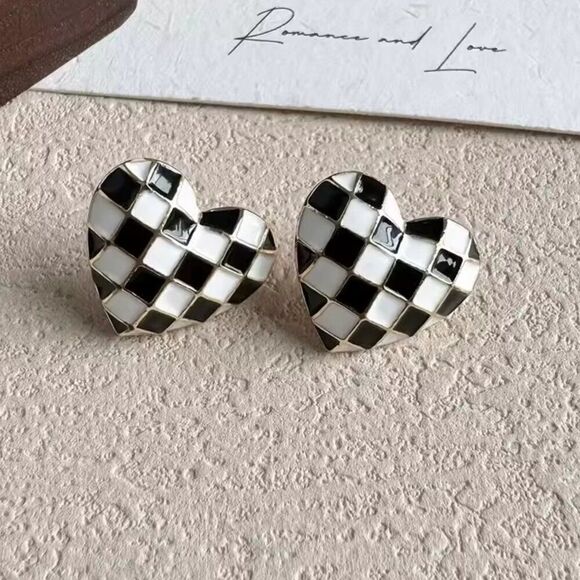 Black and White Enameled Checkered Heart Stud Earrings - Picture 8 of 11